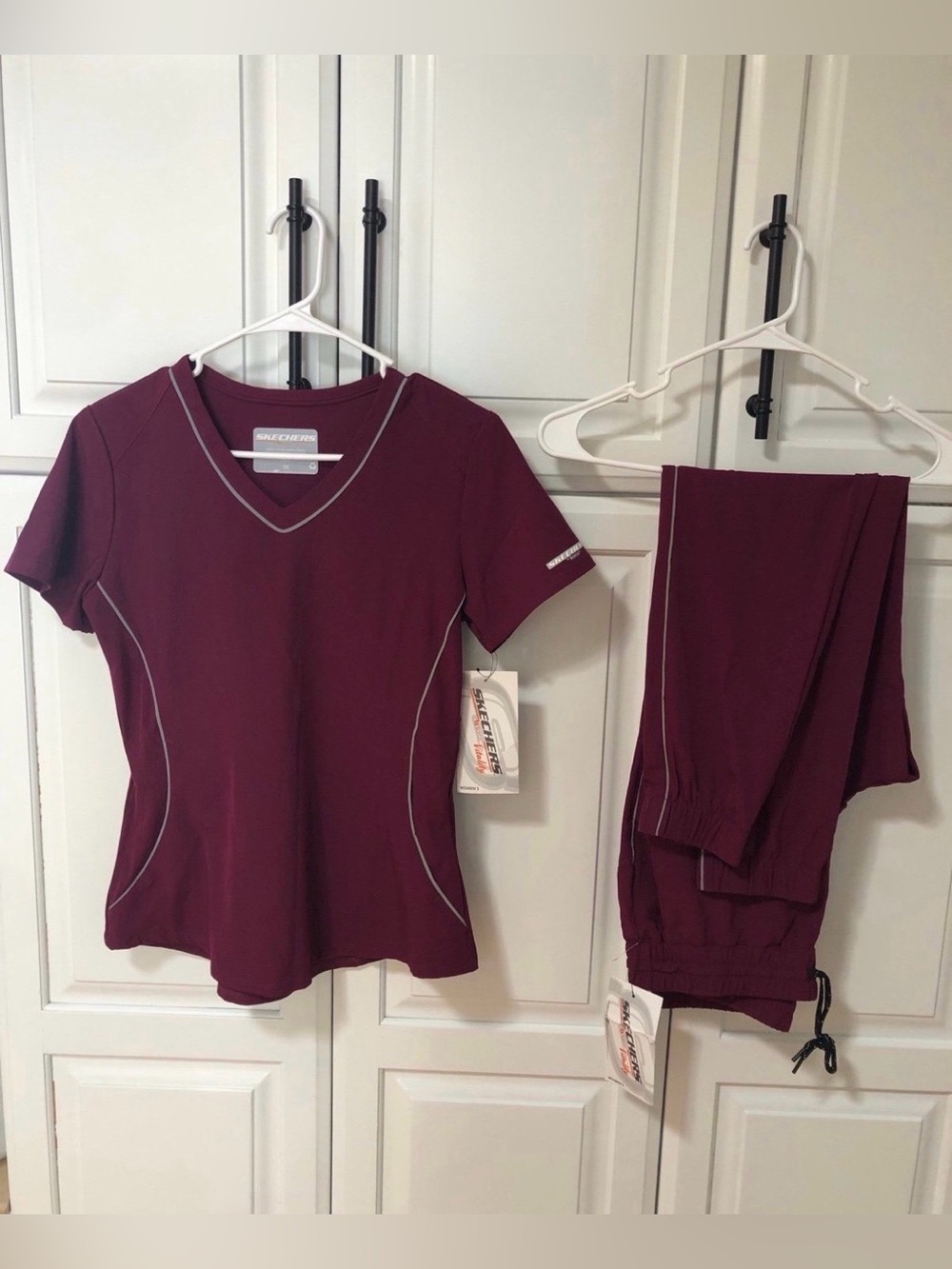 Skechers scrub set